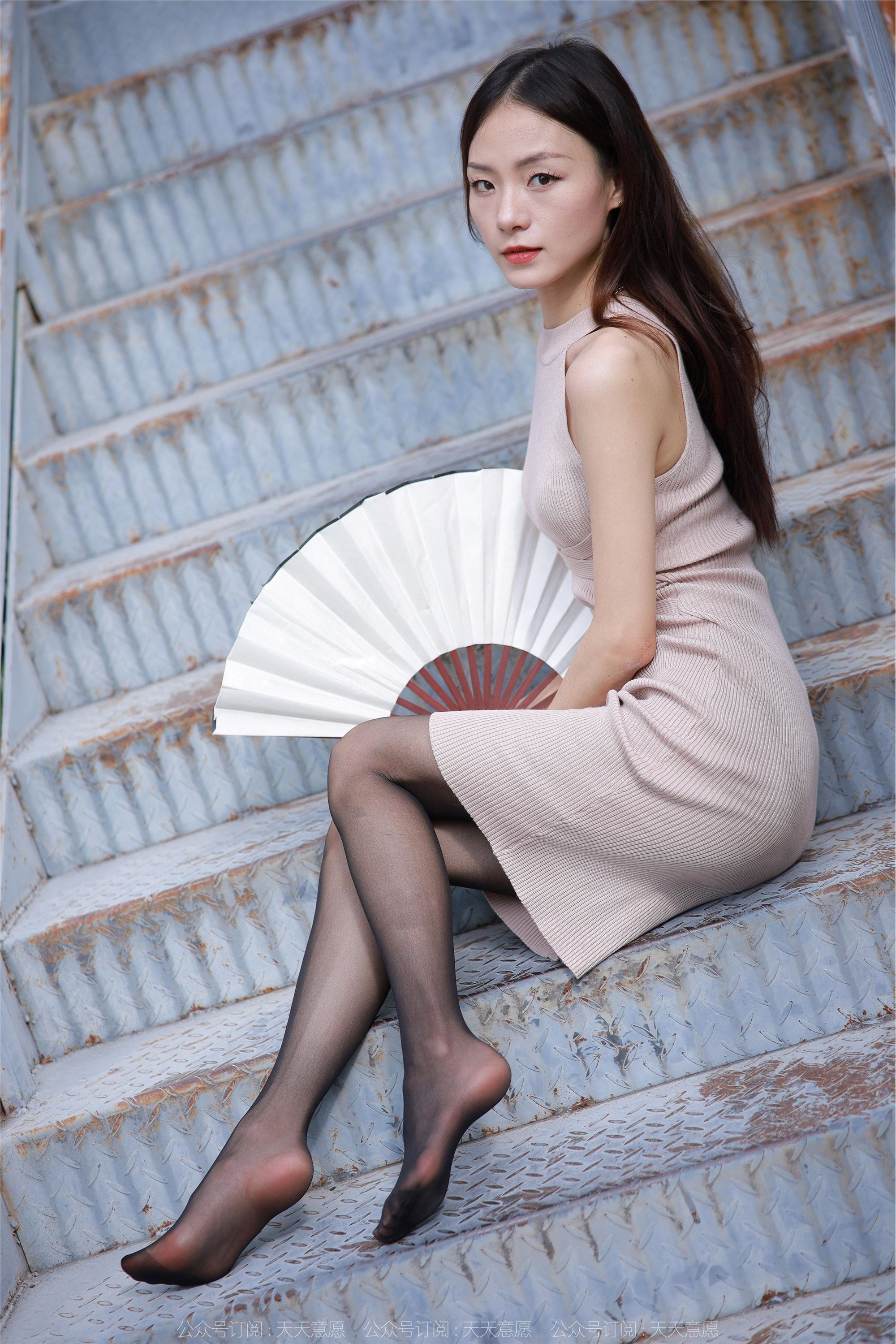 IESS异思趣向  2022.11.25 丝享家 1279 小六《针织包臀裙》